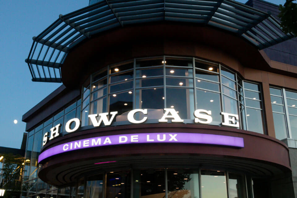 The entrance of the Showcase Cinema De Lux